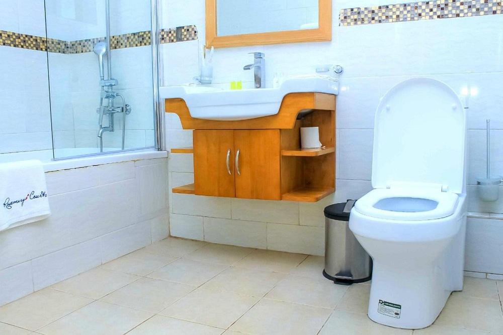 Rosemary Courts Bed And Breakfast Энтеббе Экстерьер фото